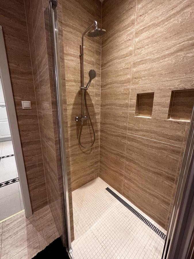 Gorkeho Apartment In City Centre Братислава Екстер'єр фото