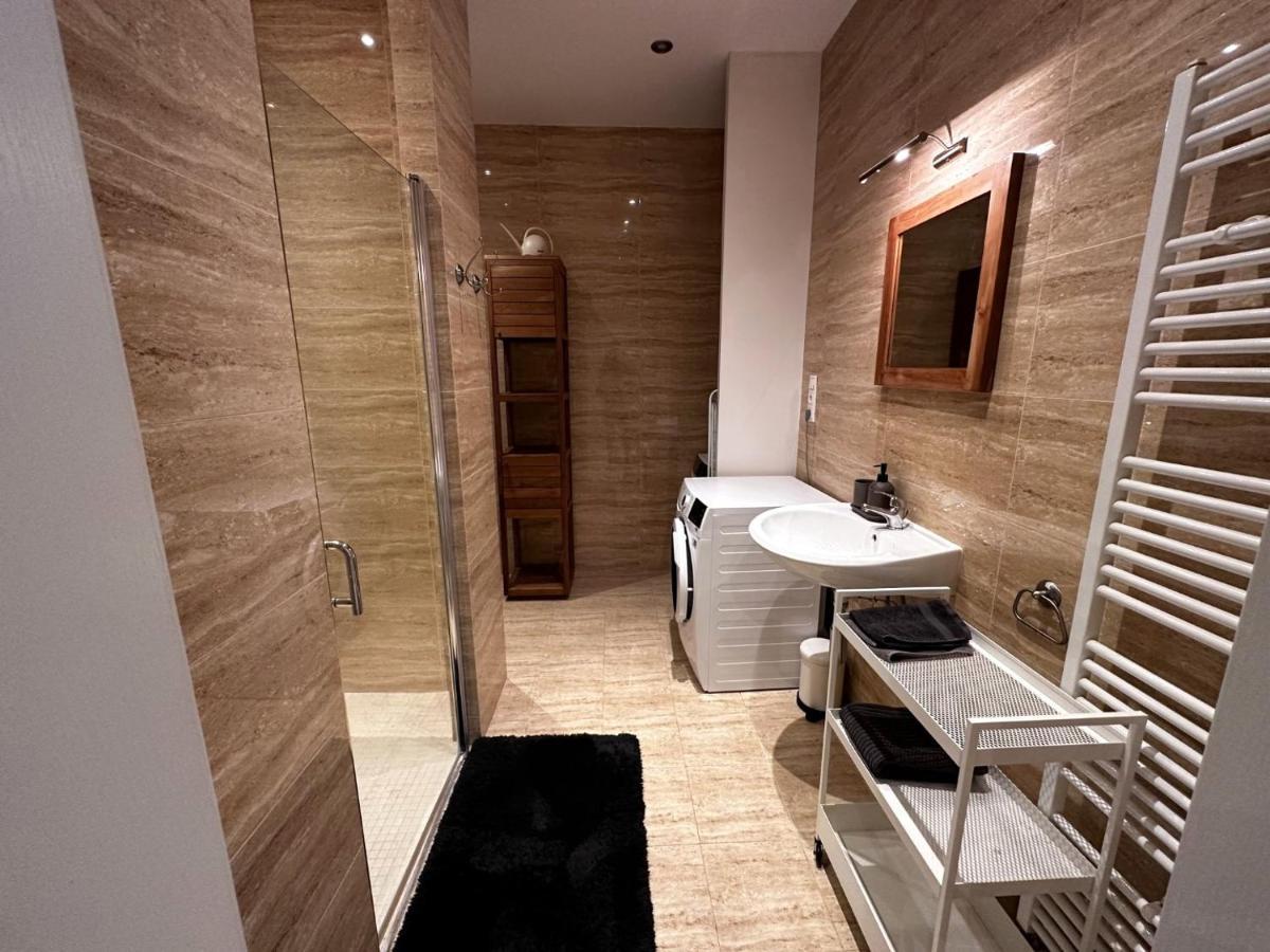 Gorkeho Apartment In City Centre Братислава Екстер'єр фото