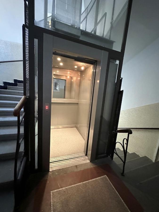 Gorkeho Apartment In City Centre Братислава Екстер'єр фото