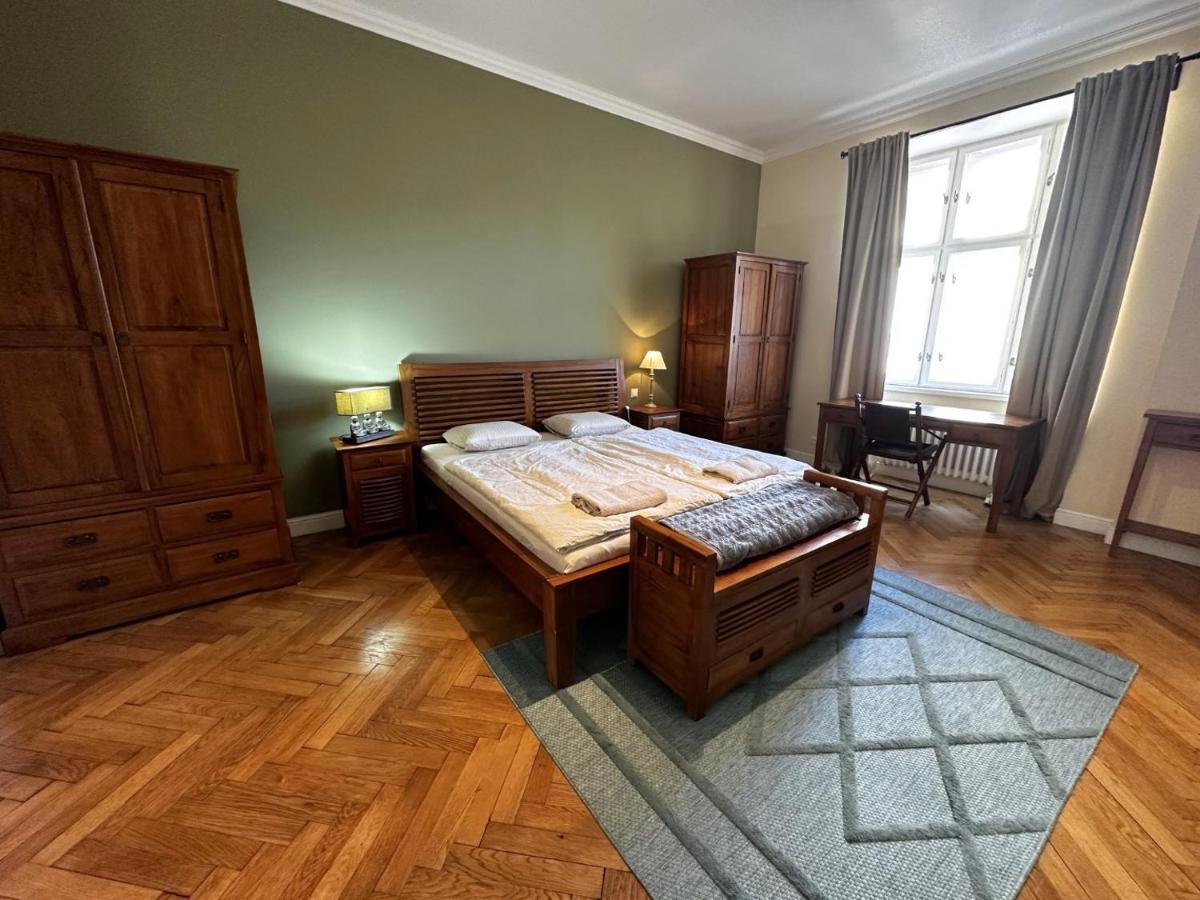 Gorkeho Apartment In City Centre Братислава Екстер'єр фото