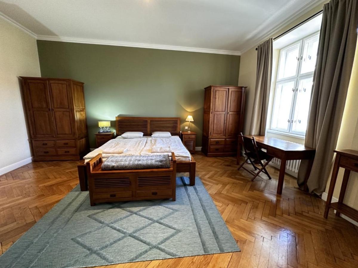 Gorkeho Apartment In City Centre Братислава Екстер'єр фото
